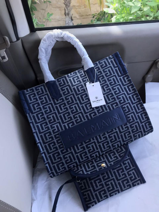 Luxurious Shoulder Bag Duo: Effortless Elegance in Complete Brand Packaging